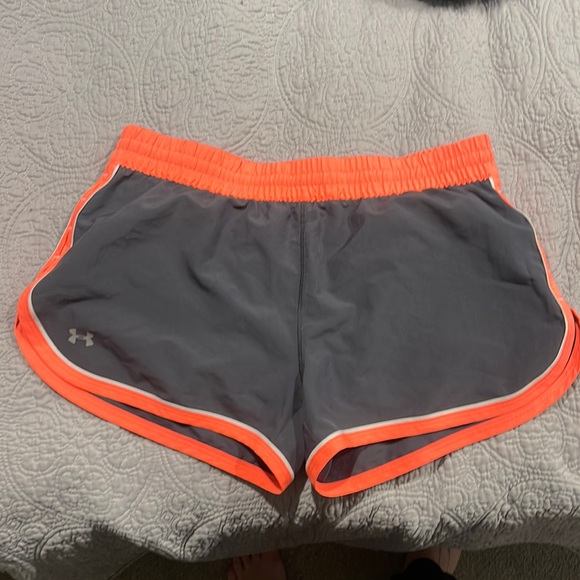 Under Armour women’s workout short - Picture 1 of 3